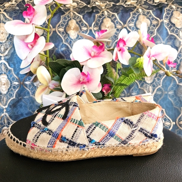 Authentic Chanel Tweed and grosgrain material size 6 - Picture 6 of 8